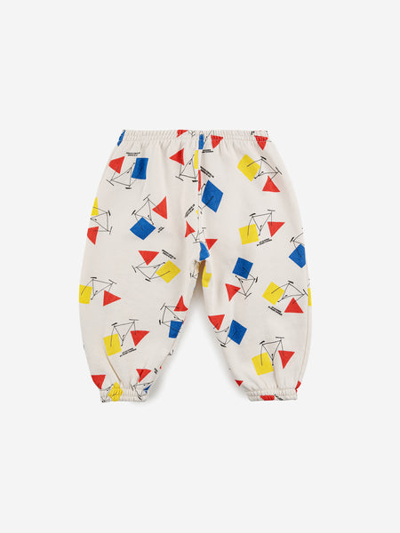 Pantalone in felpa bianca con stampa all over mullticolor per neonati