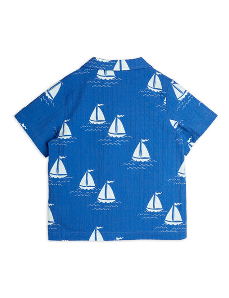 Camicia blu con stampa barche all over per bambino