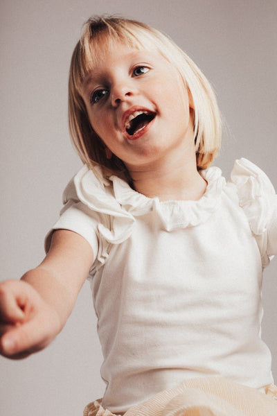 T-shirt bianca per neonata e bambina