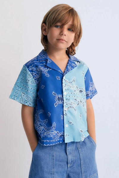 Camicia con stampa bandana cobalto e azzurra per bambino