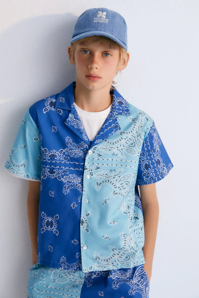 Camicia con stampa bandana cobalto e azzurra per bambino