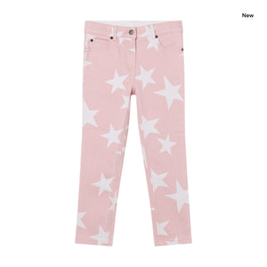 Jeans in denim rosa con stelle all over per bambina