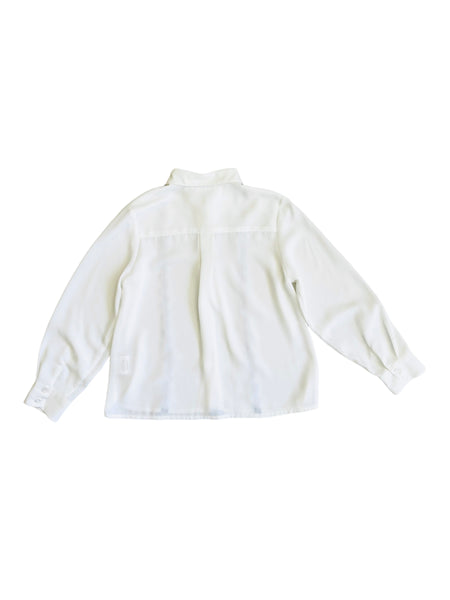 Camicia bianca con dettagli con ricami neri applicati