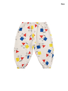Pantalone in felpa bianca con stampa all over mullticolor per neonati