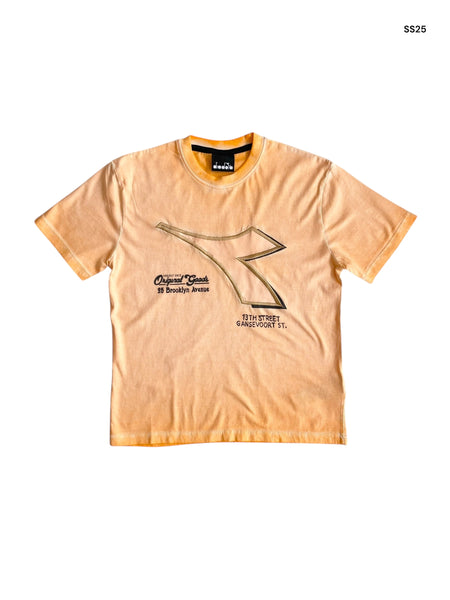 T-shirt arancione chiaro sfumato con logo per bambino