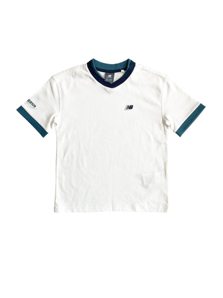 T-shirt bianca con dettagli verdi e blu per bamnbino New Balance YT61B802 SEA SALT 
