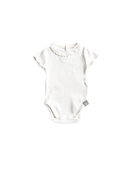 Body bianco con ricamo per neonata Snug 933AX6S124N11 0011 