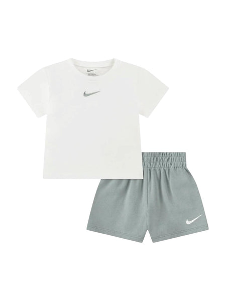 Completo t-shirt + shorts con logo per neanato e bambino Nike 86P028 E8K 