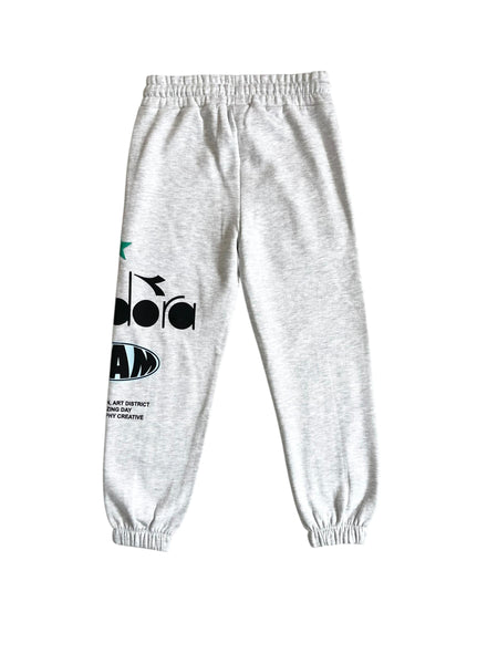 Pantalone in felpa grigio con stampa per bambino Diadora F5DIJBFP003 101 
