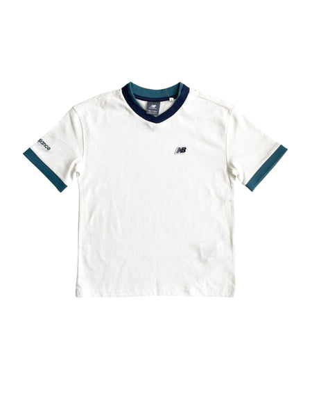 T-shirt bianca con dettagli verdi e blu per bamnbino New Balance YT61B802 SEA SALT 