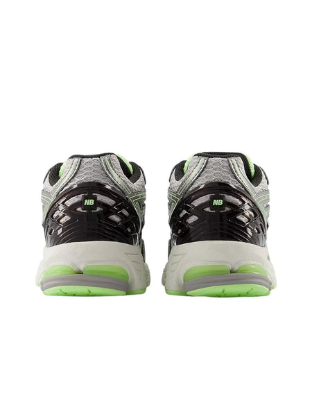 Sneakers grigia con dettalgli fluo per bambini New Balance GC1906 CQ 