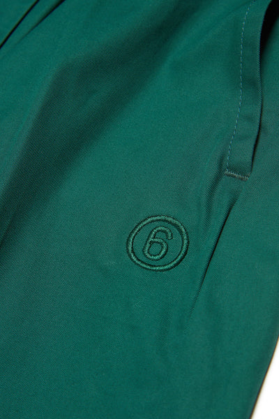 Pantalone verde con logo ricamato per bambini
