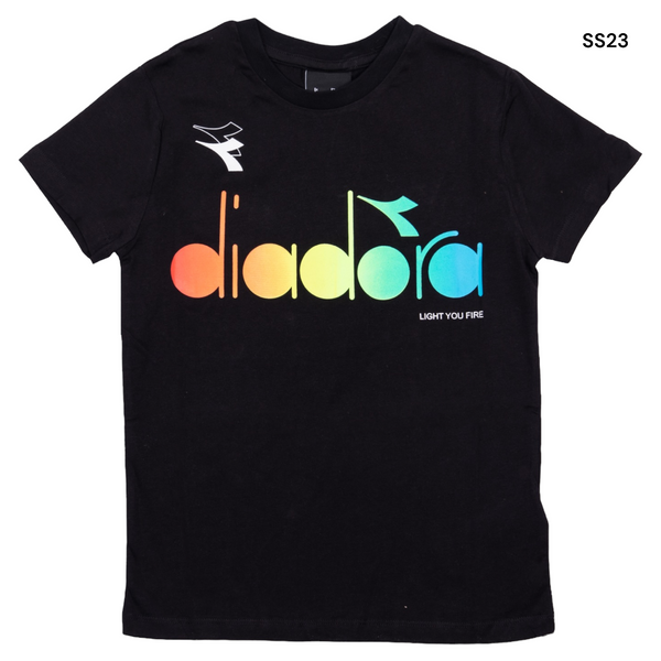 T-shirt nera con logo multicolor per bambino