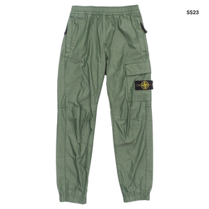 Pantalone cargo verde con logo per bambino